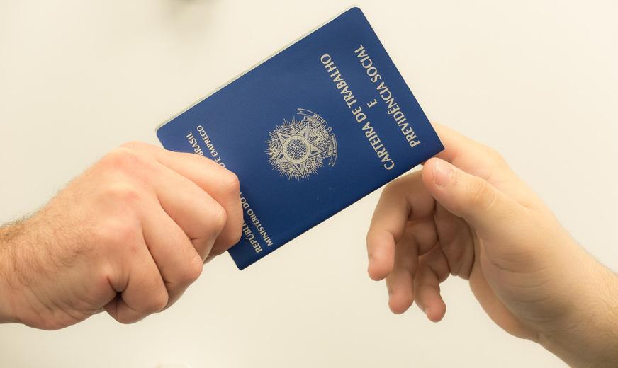 Desemprego em abril chega a 11,2%, maior índice desde 2012