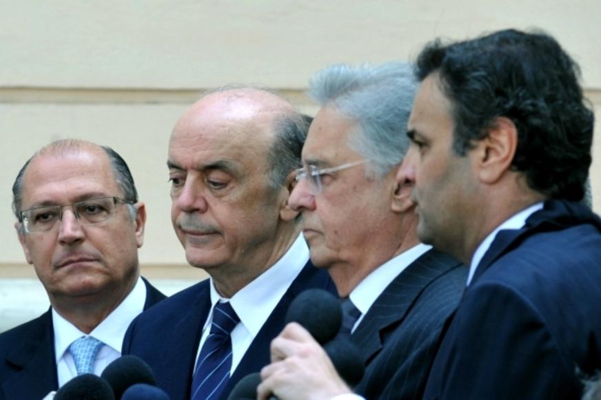 Líderes do PSDB entregam documento para eventual governo de Michel Temer
