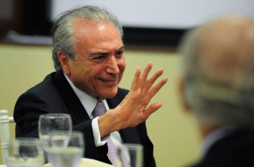 Propostas sociais do PMDB incluem revisão de programas e privatização