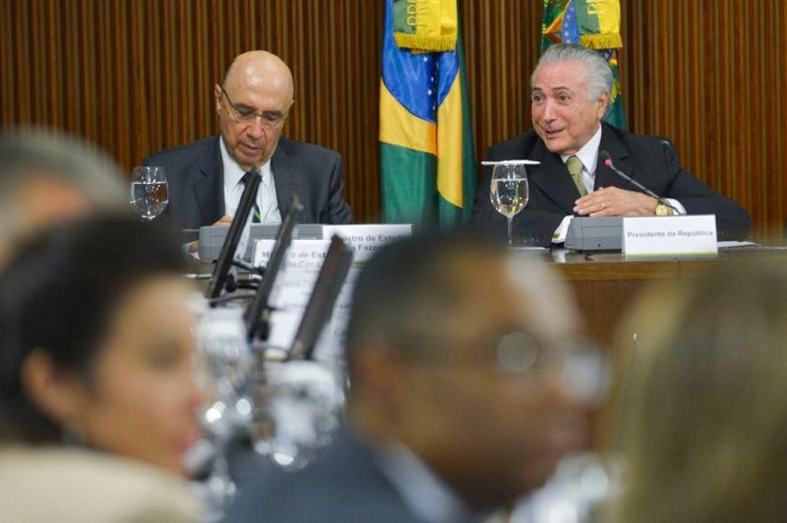 Governo usará BNDES e Fundo Soberano para abater dívida e quer limitar gastos