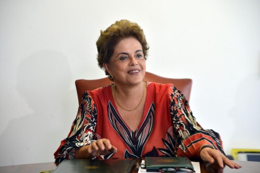Dilma diz que Cunha manda em governo Temer e que objetivo é parar Lava Jato
