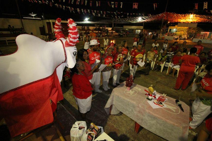 Promessa e fé de Lindolfo Monteverde é preservada com a Ladainha e boi de rua