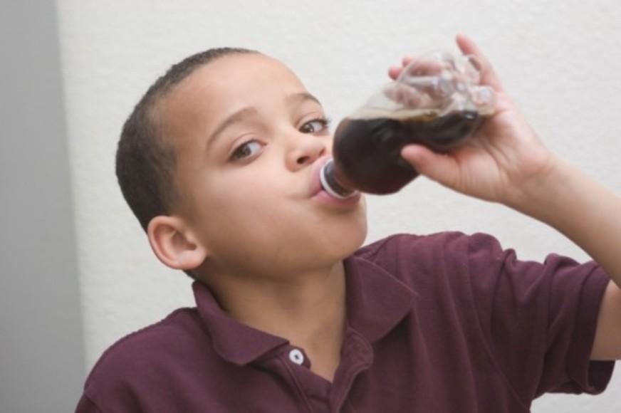 Coca-Cola, Pepsi e Ambev param de vender refrigerante a escola com menores de 12 anos