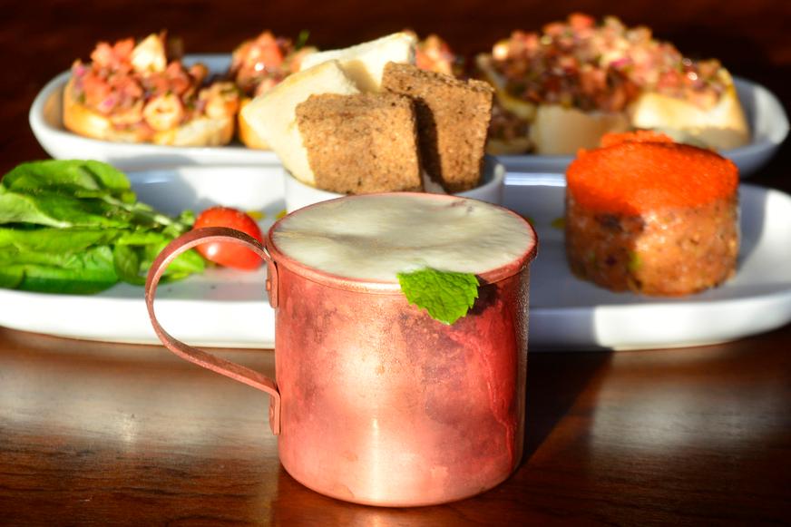 À base de vodca e espuma de gengibre, Moscow Mule é o drinque da vez em Manaus