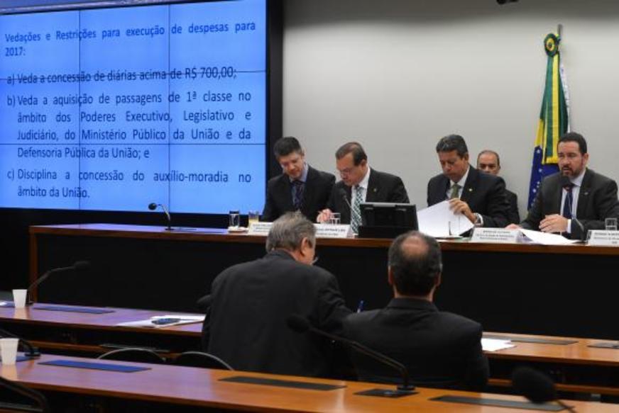 Ministro do Planejamento admite déficit primário para 2017