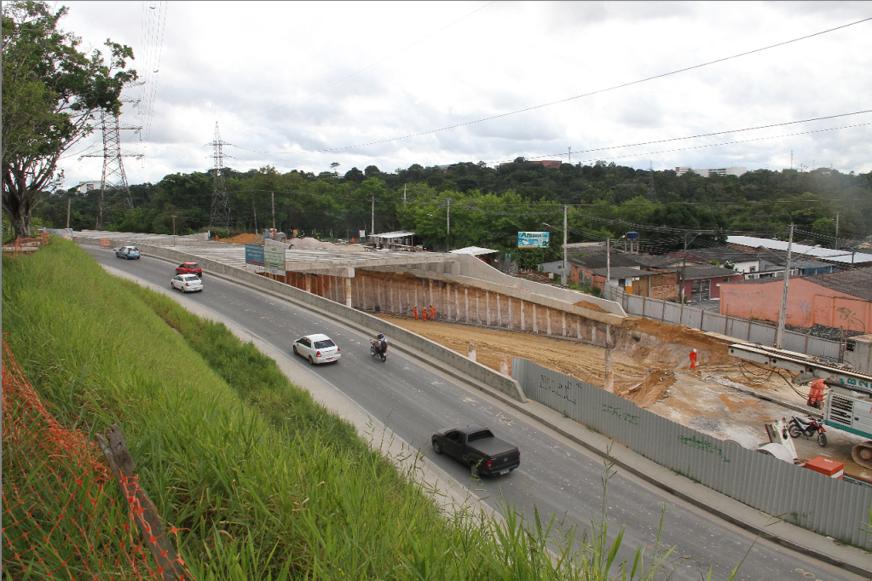 Trechos 3 e 4 da avenida das Flores estão com 72% das obras concluídas