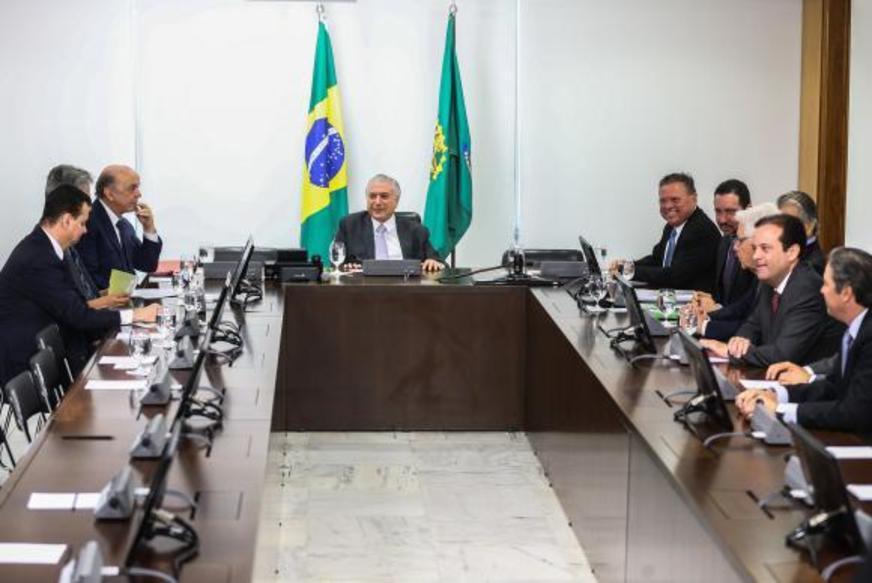 Temer e ministros discutem cenário para retomada do crescimento