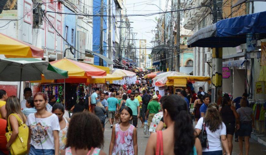 Proibir funcionários de falar ao telefone enquanto atendem clientes pode virar lei