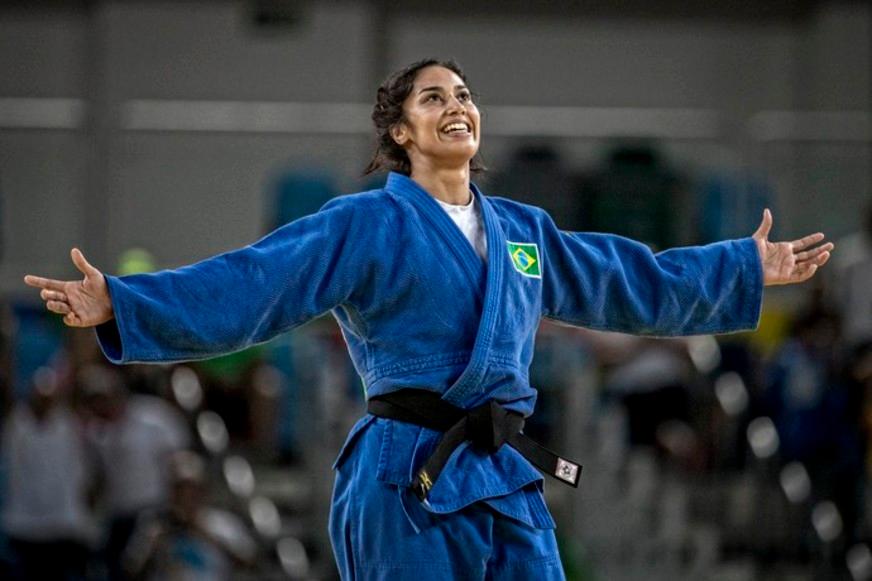 Mariana Silva vence mais uma e se classifica para as semifinais