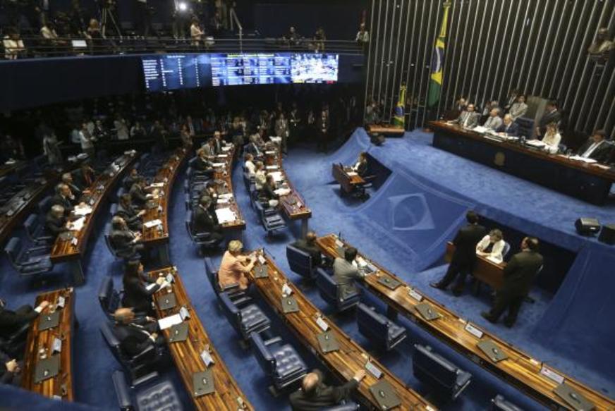 Duas horas após o início, sessão do impeachment ainda não começou debates