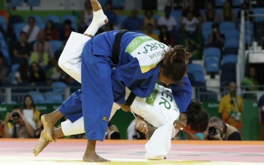 Rafaela Silva vence terceira e está na semifinal do judô Olímpico