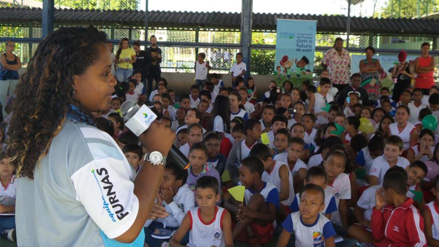 Furnas Educa leva Daiane dos Santos a Manaus e comunidades ribeirinhas