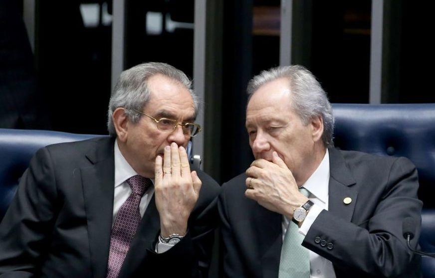 Testemunhas de defesa de Dilma entram em cena no Senado