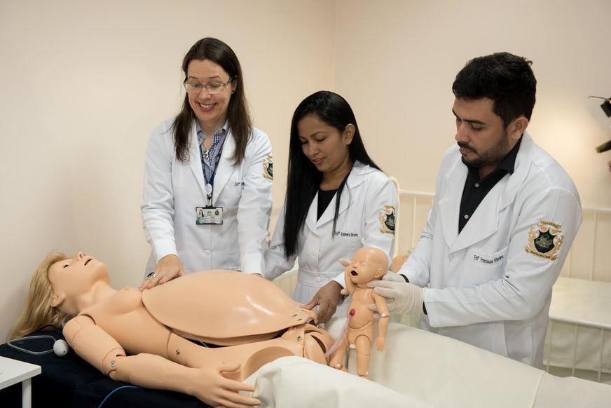Alunos de Saúde da UEA terão contato com robôs que simulam reações humanas
