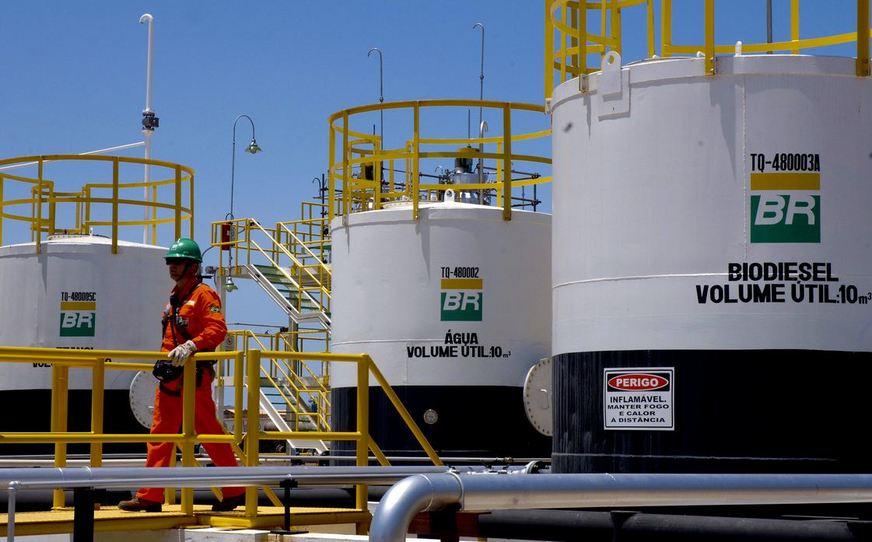 Lucro da Petrobras cai 30% no 2º tri após despesas com PDV e baixa contábil