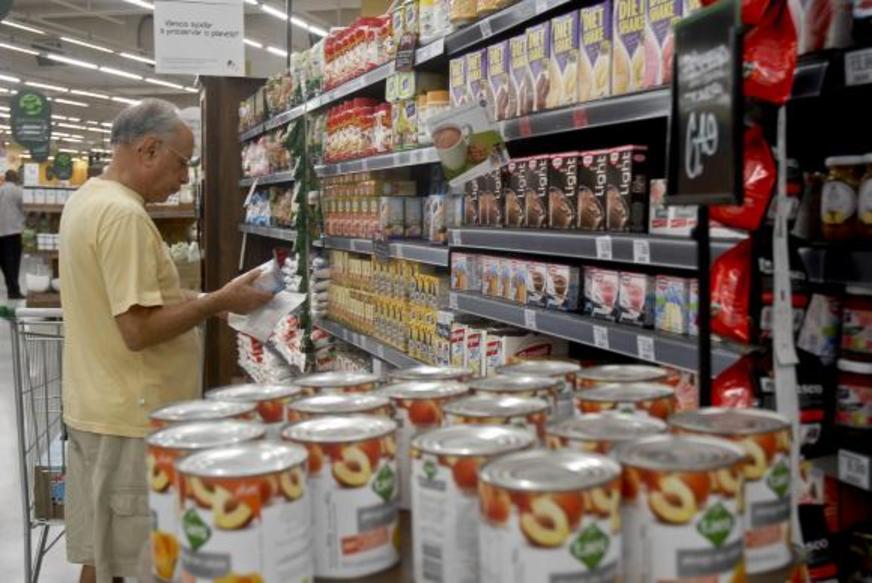 Alimentos pressionam e inflação volta a subir, atingindo 8,74% em um ano
