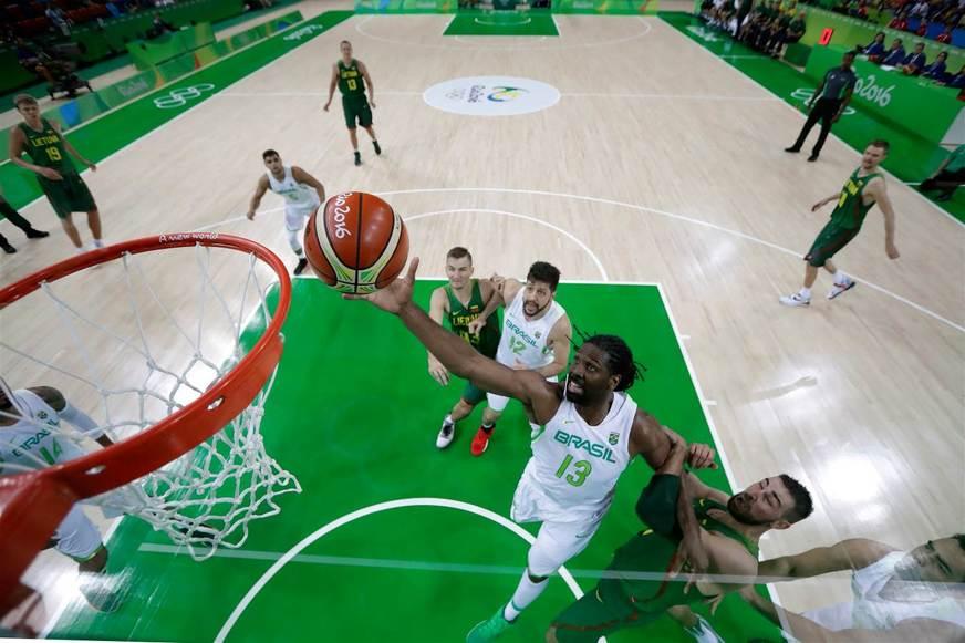 Basquete do Brasil demora a acordar pro jogo e perde pra Lituânia