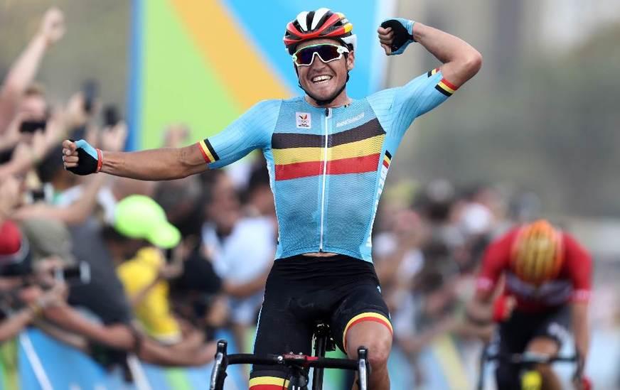 Em prova marcada por quedas, belga leva ouro no ciclismo de estrada