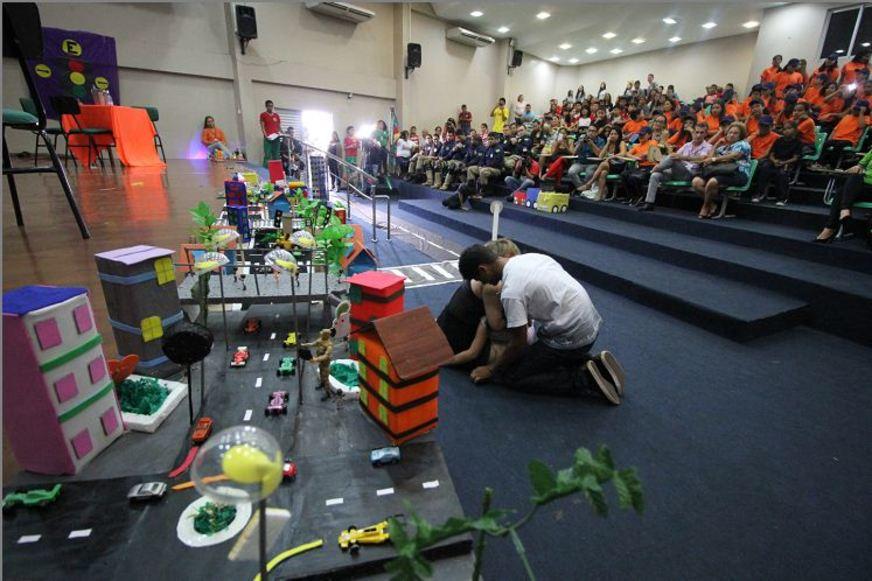Evento discute educação no trânsito com jovens da rede pública de ensino