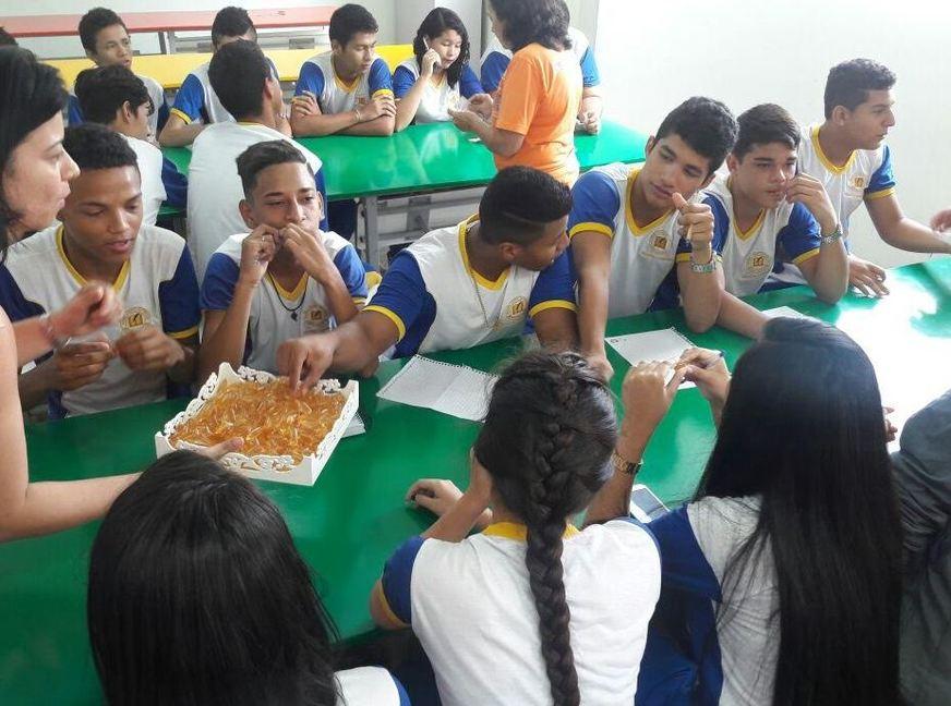 ADS insere mel de abelhas na merenda de escola do interior do Amazonas