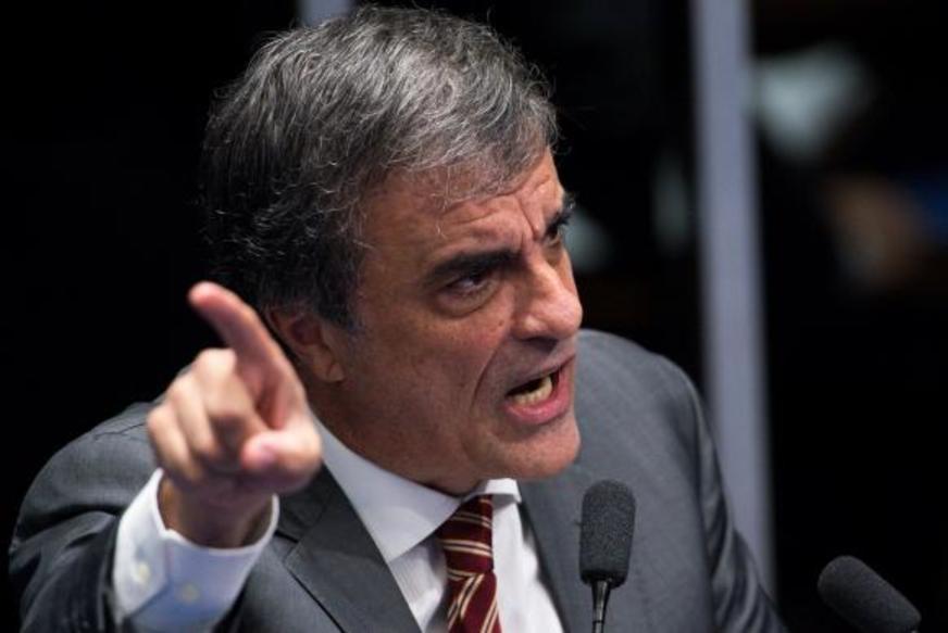 Defesa de Dilma dá entrada no STF com pedido de anulação do impeachment
