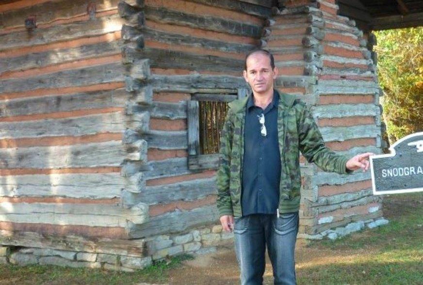 Professor é assassinado a facadas dentro de apartamento na Compensa, em Manaus
