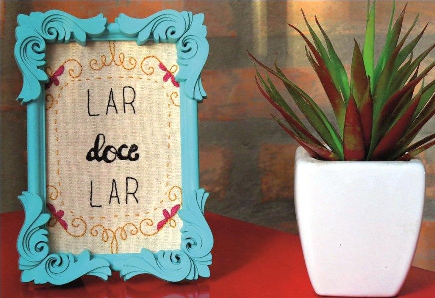 Peças com bordado e crochê são opções para presentear ou decorar ambientes