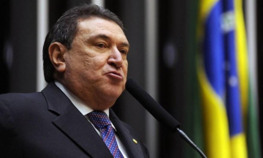 Voto de Átila Lins sobre Cunha  é o único ‘mistério’ da bancada do Amazonas