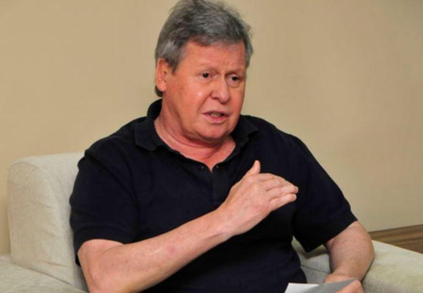 Arthur fará ‘vaquinha’ na Internet