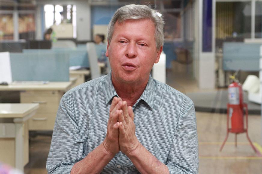 Artur recebe ‘vaquinha’ de secretários