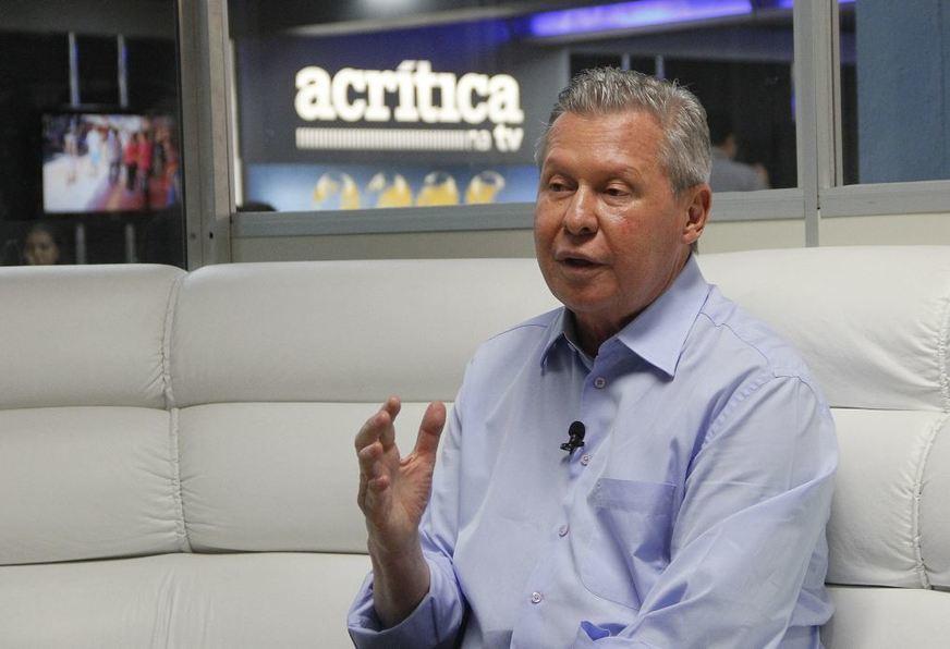 Juíza aumenta multa para R$ 50 mil e Artur retira propaganda do ar