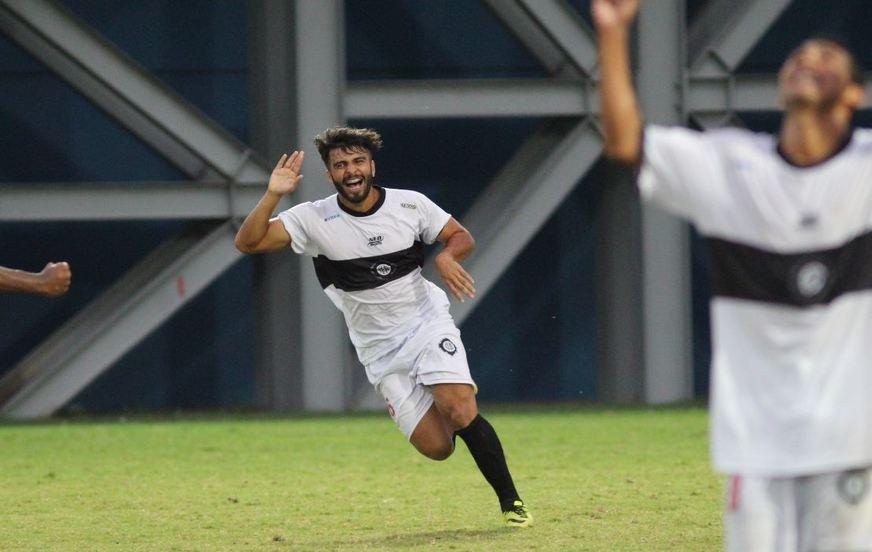 Após gol da vitória, Rian exalta força do elenco do Rio Negro
