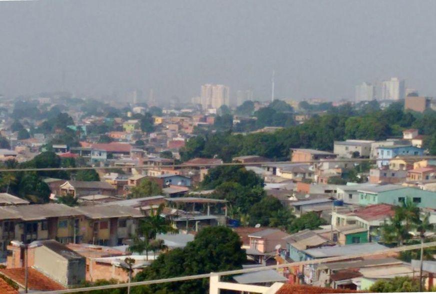 Fumaça registrada em Manaus é oriunda de queimadas, conforme dados do Inmet