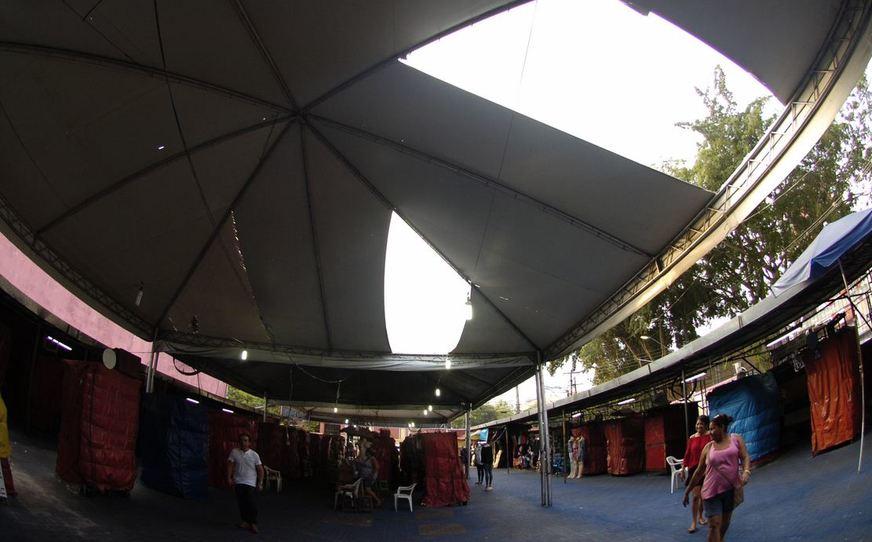 Galerias do Centro de Manaus são abandonadas pelos clientes e pelos camelôs