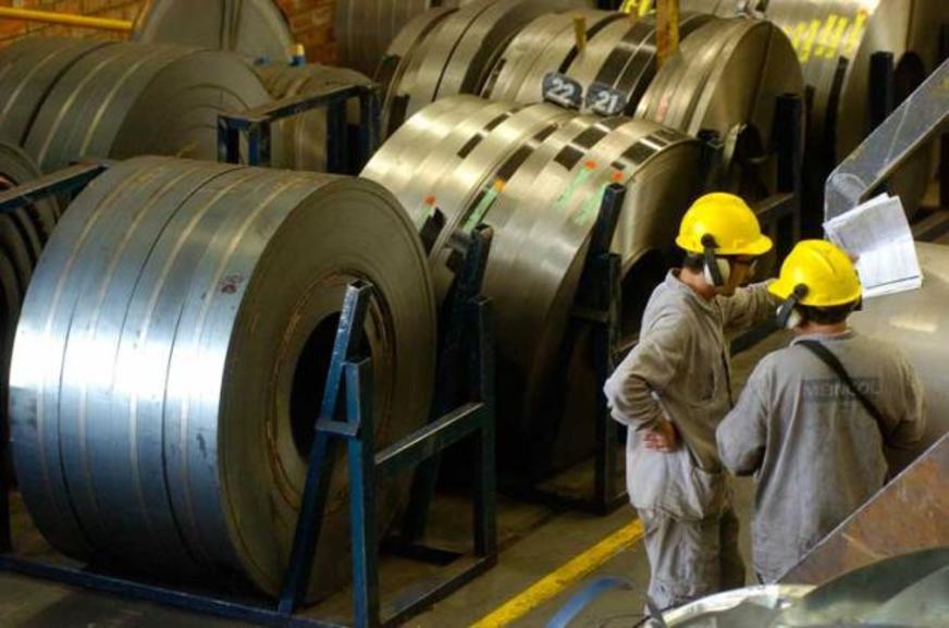 Economia e indústria do aço devem voltar a crescer em 2017