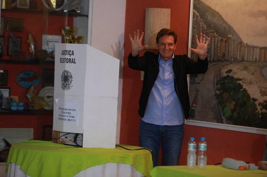 Bispo licenciado, Marcelo Crivella, do PRB, é eleito prefeito do Rio de Janeiro