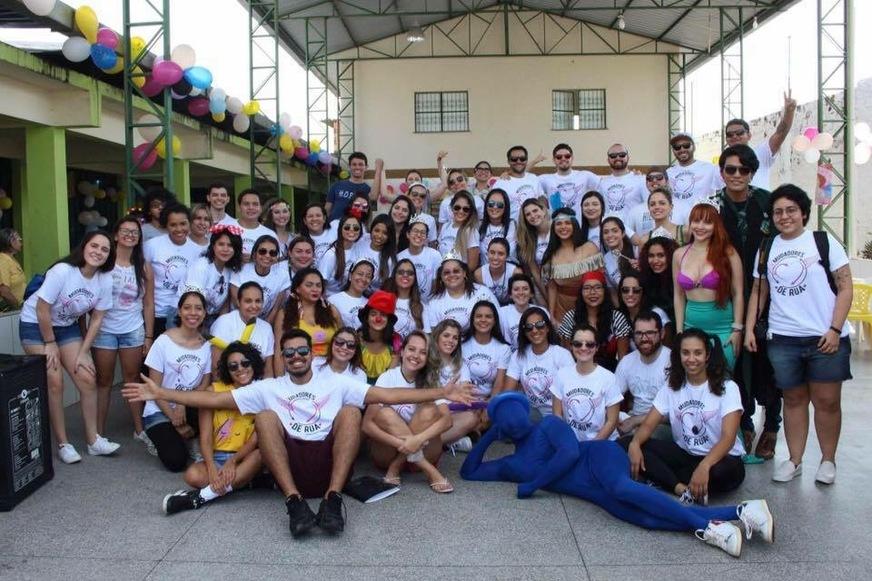 Voluntários arrecadam doações de produtos para Natal de moradores de rua
