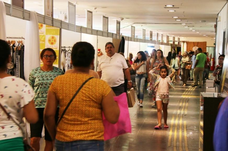 Primeiro dia do Super Natal Bazar da Cris movimenta a Arena da Amazônia
