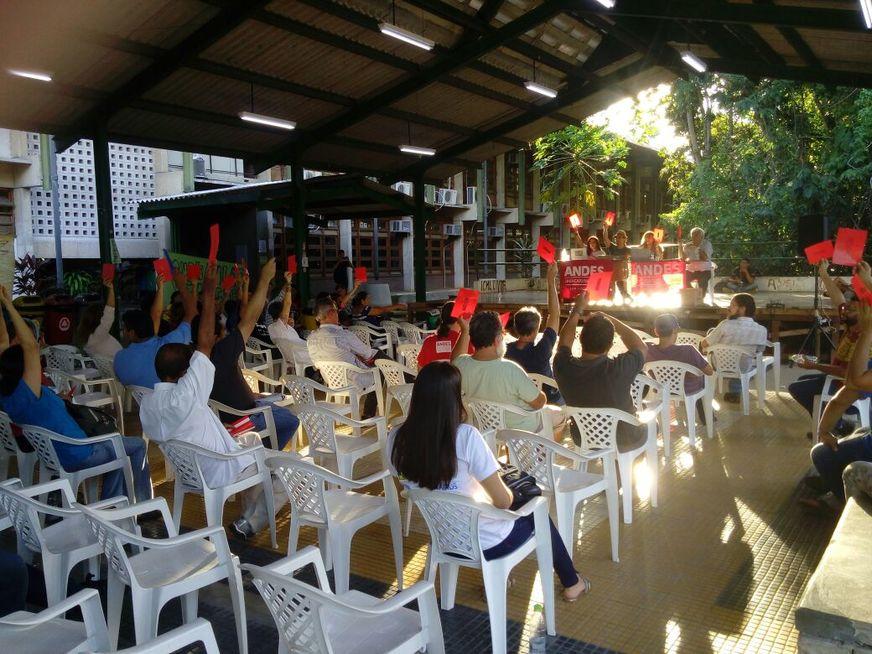 Professores da Ufam aprovam indicativo de greve com data a ser definida