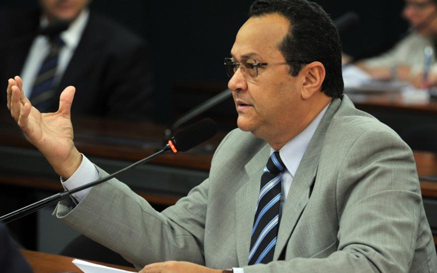 Internautas reagem contra a proposta do deputado Silas Câmara