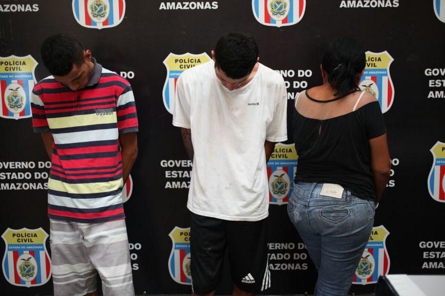 Irmãos gêmeos e a mãe são presos durante operação policial