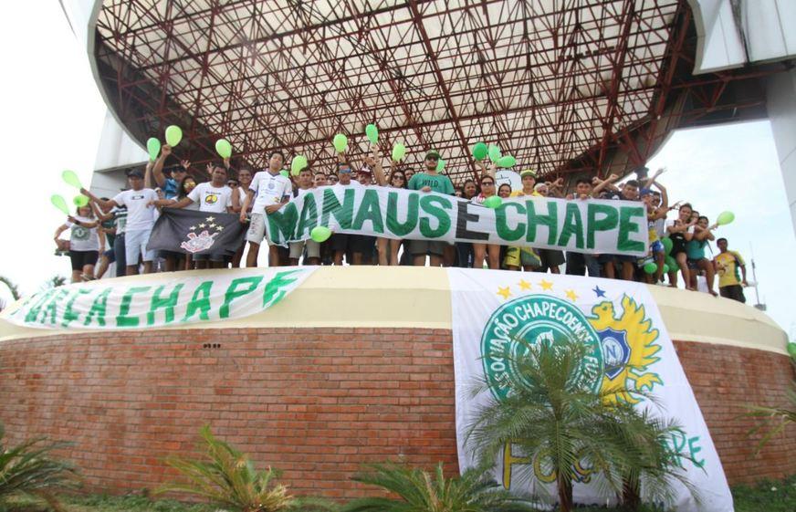 Organizadas do Amazonas fazem homenagem à Chapecoense