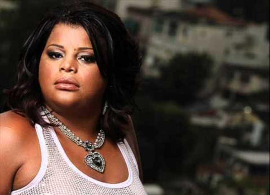 Funkeira carioca Tati Quebra Barraco acusa PM de matar filho no Rio de Janeiro