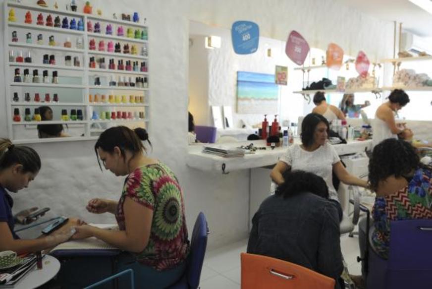 IBGE diz que serviços caem 2,4% entre setembro e outubro