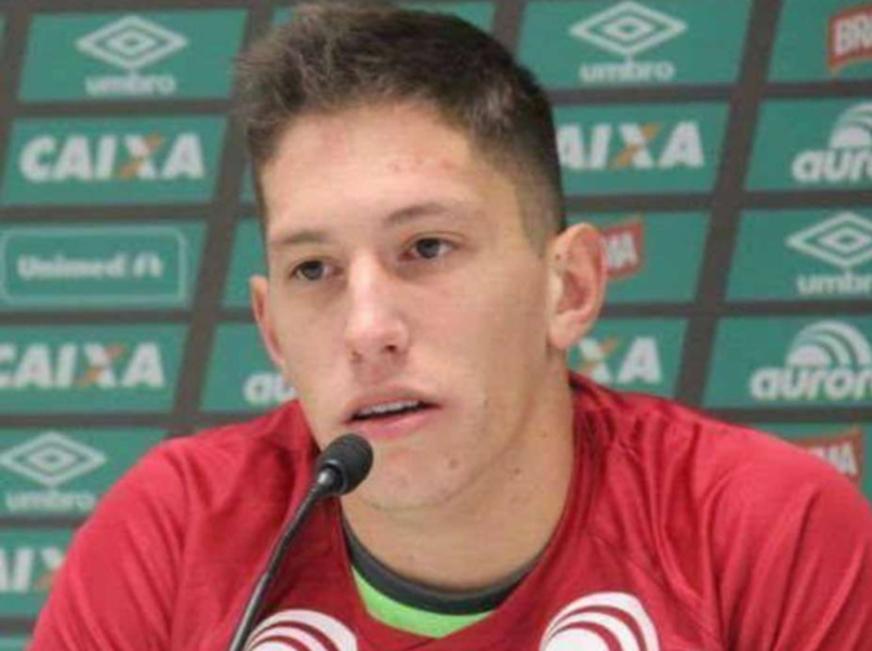 Goleiro da Chapecoense é operado em hospital de São Paulo e passa bem