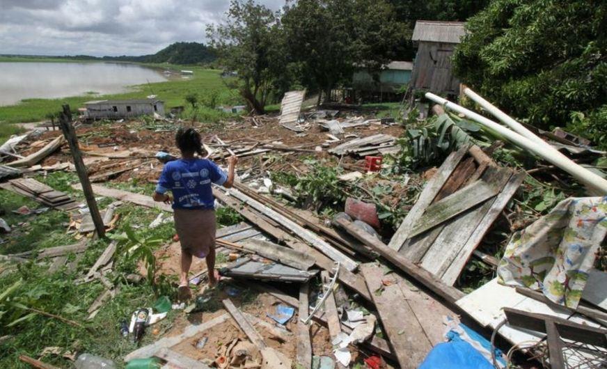 Moradores do Nova Vitória e da Sharp contabilizam perdas após forte chuva