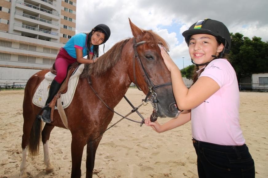 Convivência com cavalos ajuda na auto-estima, confiança e disciplina das crianças
