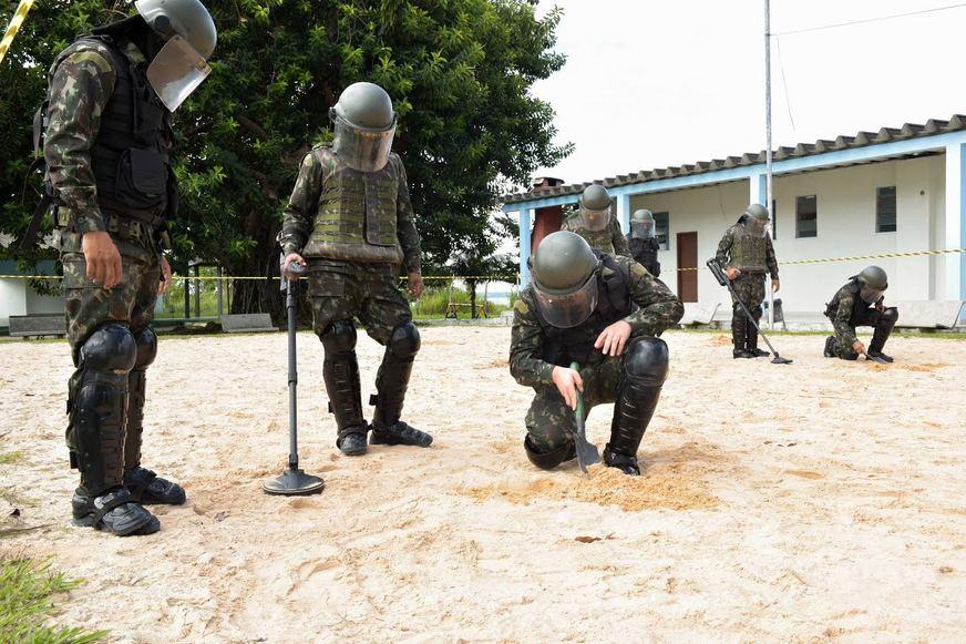 Exército apresenta equipamentos que serão utilizados dentro dos presídios do AM