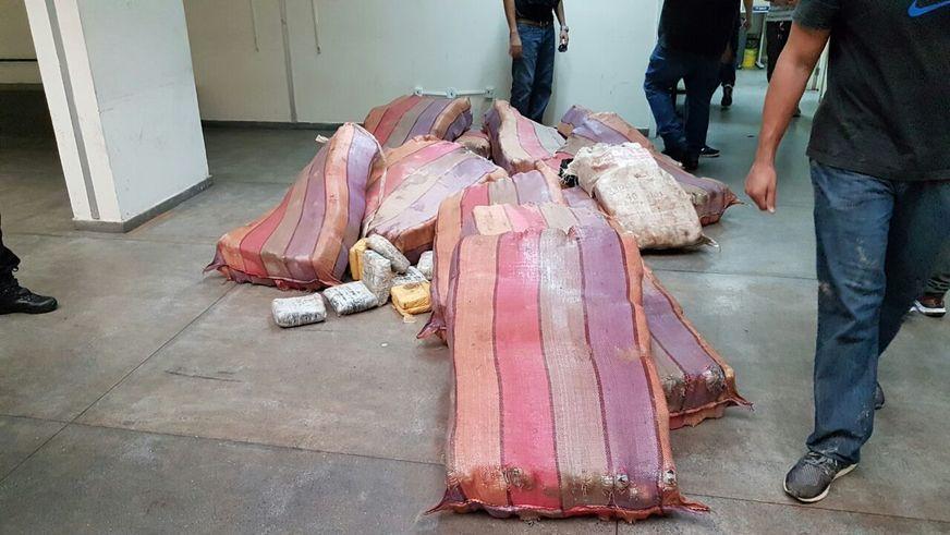 Denarc e Seai apreendem uma tonelada de drogas em Manaus
