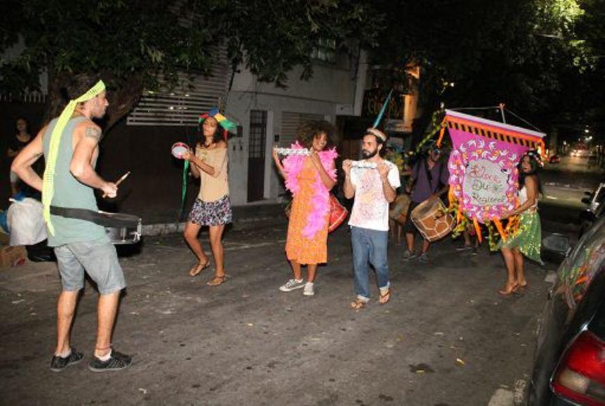 Bloco de Carnaval nasce com a vontade popular de se alegrar e questionar